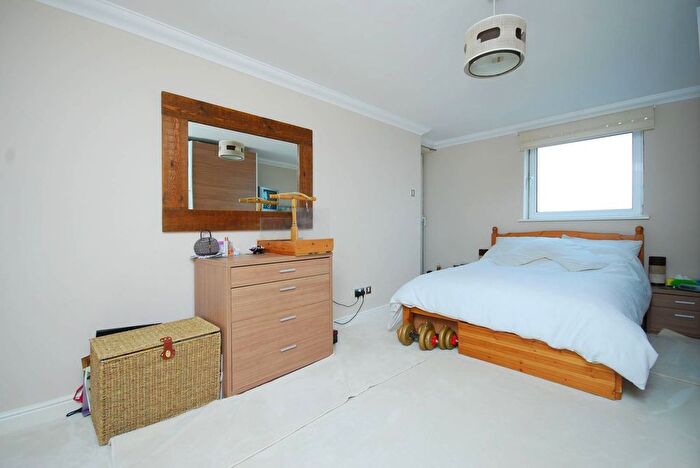 2 Bedroom Flat To Rent In Stretton Mansions, Greenwich, London, SE8