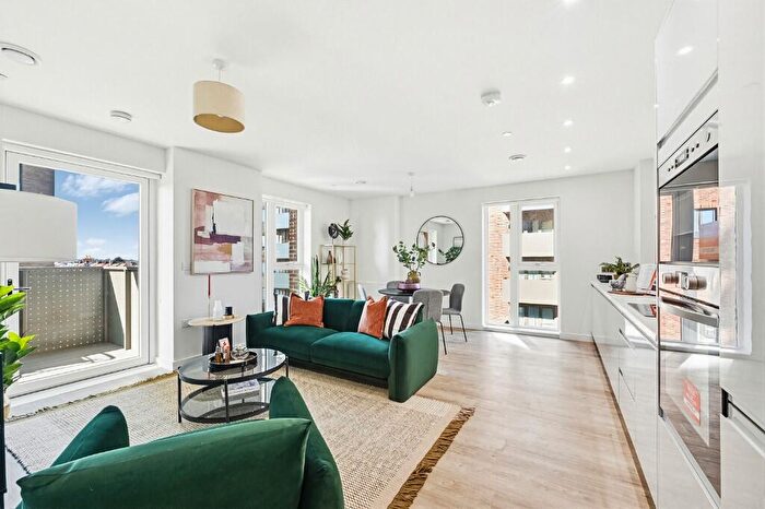 2 Bedroom Flat To Rent In Goodmayes Square, Ilford, London, IG3