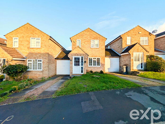 2 Bedroom Link Detached House For Sale In Harvest Ridge, Leybourne, West Malling, ME19