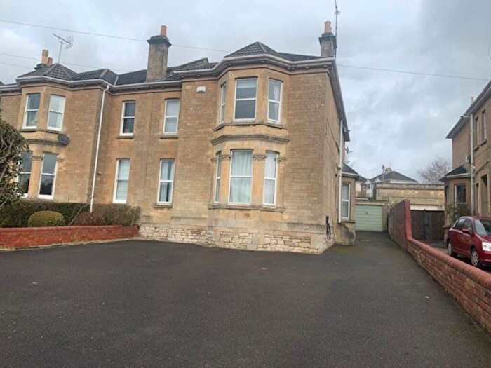 3 Bedroom Flat To Rent In Newbridge Road, Bath, BA1