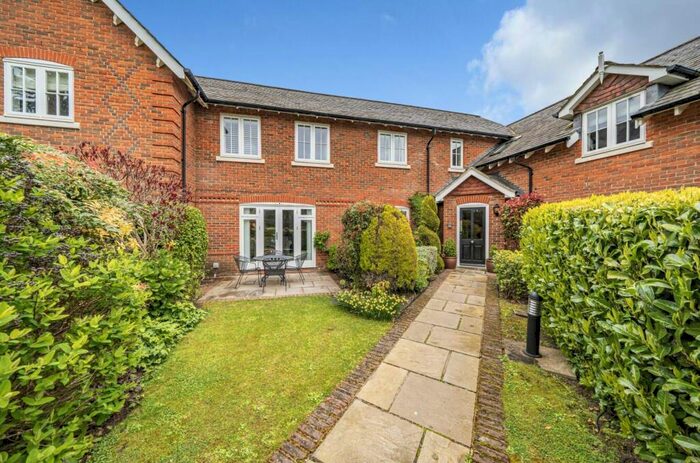 3 Bedroom Apartment For Sale In Essendon, AL9