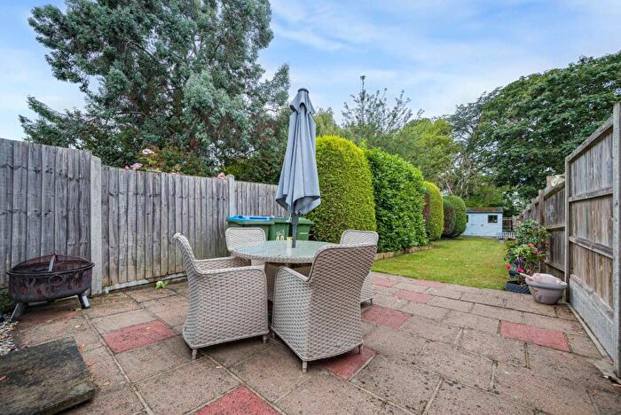 2 Bedroom Maisonette For Sale In Queenscroft Road, Eltham, London, SE9