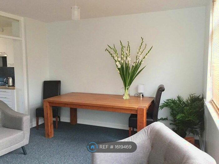 3 Bedroom Maisonette To Rent In Edward Dodd Court, London, N1