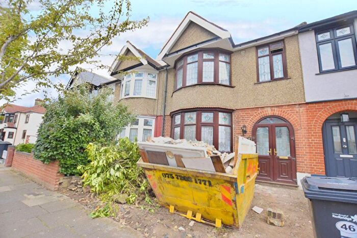 4 Bedroom Terraced House To Rent In Ashburton Avenue, Seven Kings, IG3