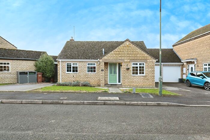 2 Bedroom Bungalow For Sale In Phillips Road, Broadway, Worcestershire, WR12