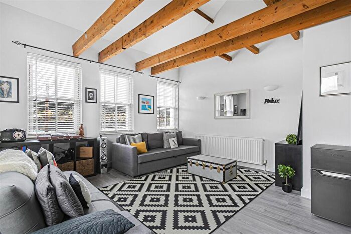 1 Bedroom Duplex For Sale In Winchelsea Road, Forest Gate, London, E7