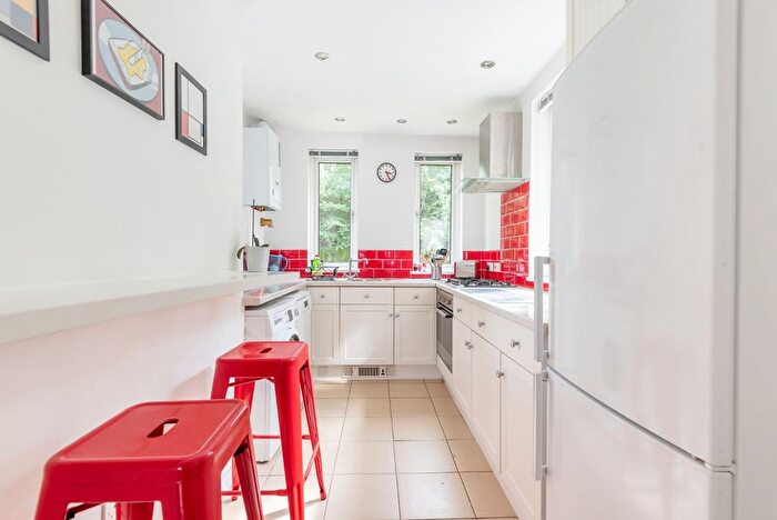 2 Bedroom Flat To Rent In Brathway Road, London, SW18