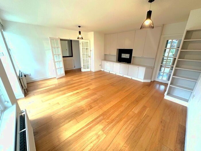 3 Bedroom Flat To Rent In Mattock Lane, London, W5