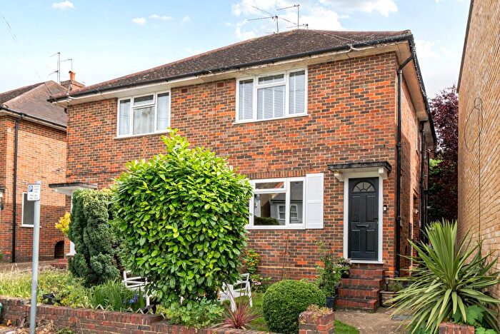1 Bedroom Maisonette For Sale In Wolsey Grove, Esher, KT10