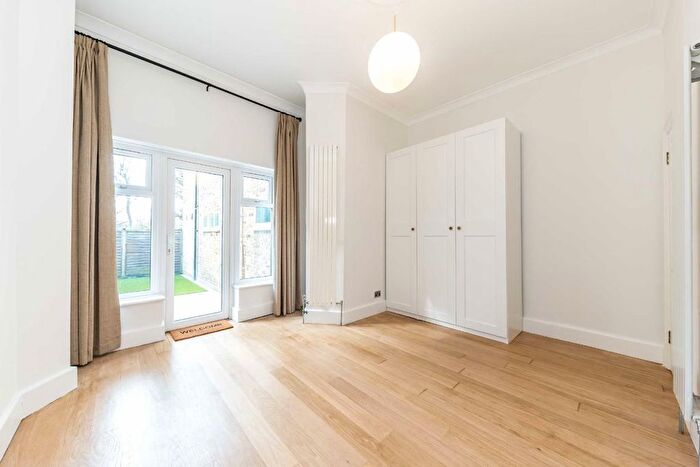 1 Bedroom Flat To Rent In St. Margarets Road, St Margarets, Twickenham, TW1