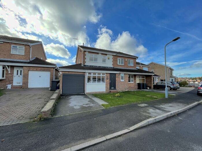 3 Bedroom Semi-Detached House To Rent In Acorn Avenue, Giltbrook, Nottingham, NG16