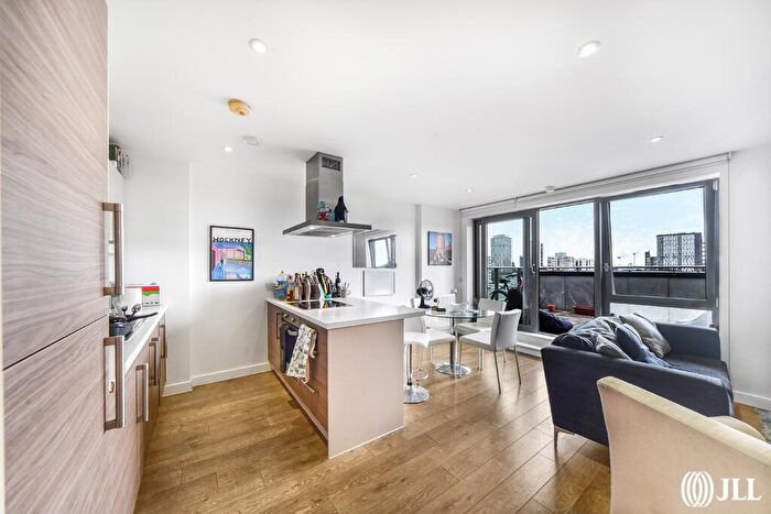 3 Bedroom Flat To Rent In Casson Apartments, Upper North Street, E14