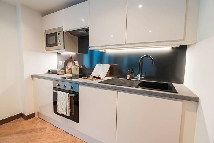 1 Bedroom Flat To Rent In Wade Lane Wade Lane, Leeds, LS2