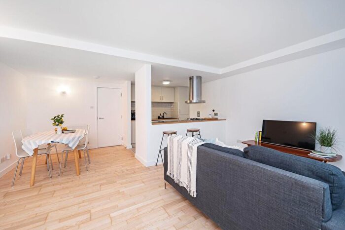 2 Bedroom Flat For Sale In Mile End Road, , Tower Hamlets, London, E1