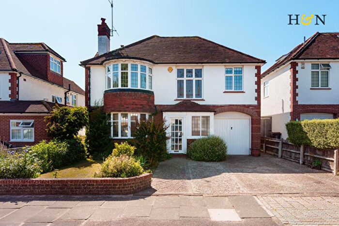 4 Bedroom Detached House For Sale In Park Avenue, Hove, BN3