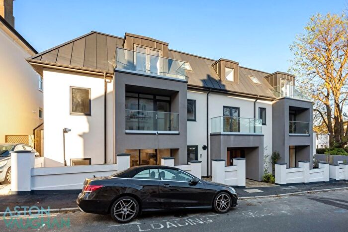 2 Bedroom Flat To Rent In York Villas, Brighton, BN1