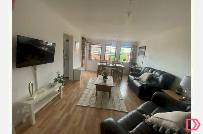 2 Bedroom Flat To Rent In Stag Court, Coombe Road, Kingston Upon Thames, Surrey, KT2