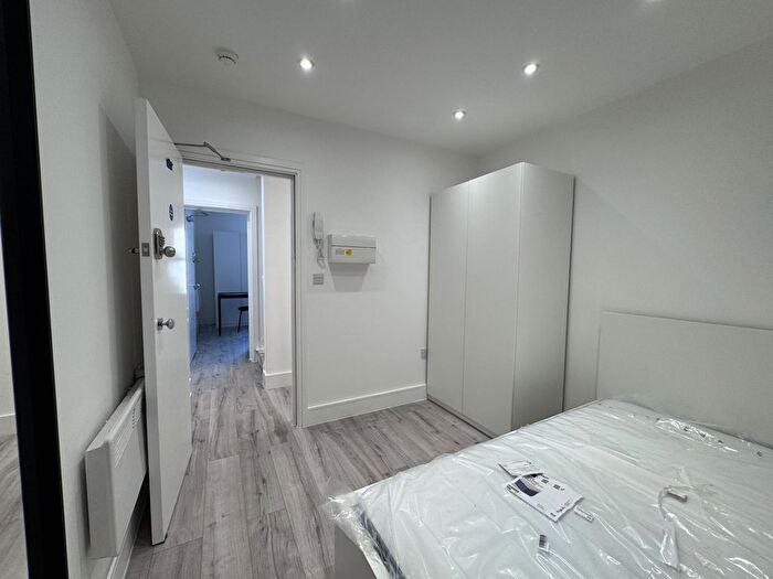 Studio To Rent In Wendover Road, Staines, TW18