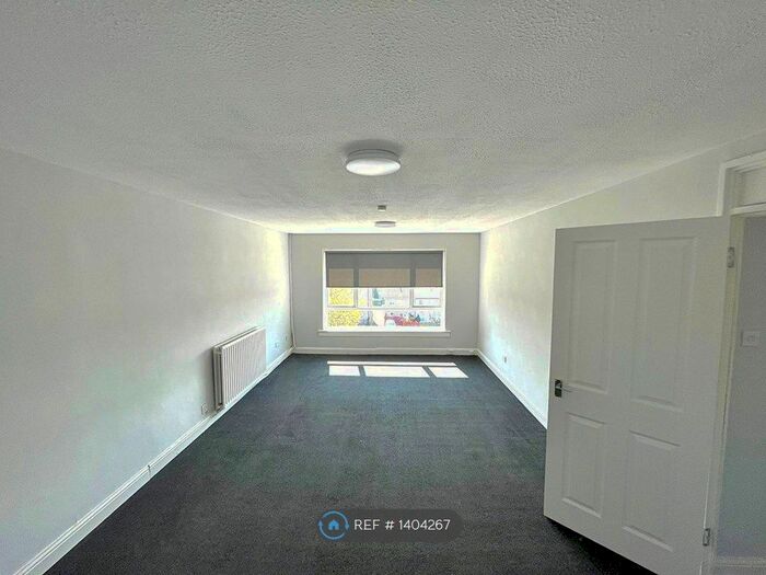 4 Bedroom Flat To Rent In Torphin Crescent, Glasgow, G32