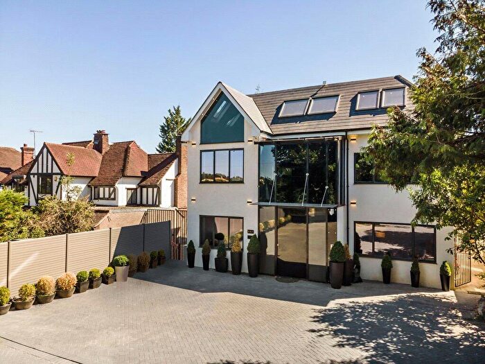 5 Bedroom Detached House To Rent In Waggon Road, Barnet, EN4