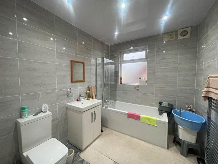 3 Bedroom Property To Rent In Woodlands Road, Southall, UB1