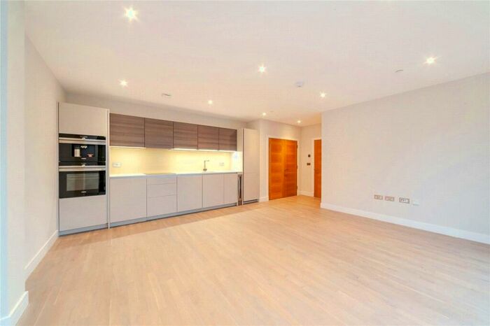 3 Bedroom Flat To Rent In Viridium Apartments, - Finchley Road, NW3