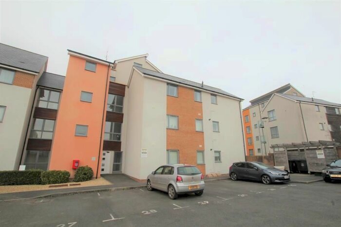 2 Bedroom Flat To Rent In Kittiwake Drive, Portishead, Bristol, BS20
