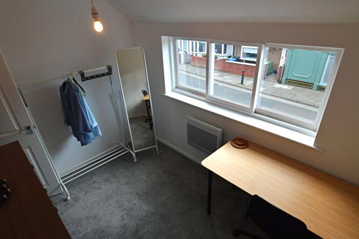 2 Bedroom Flat To Rent In Sea View Street, Cleethorpes, DN35