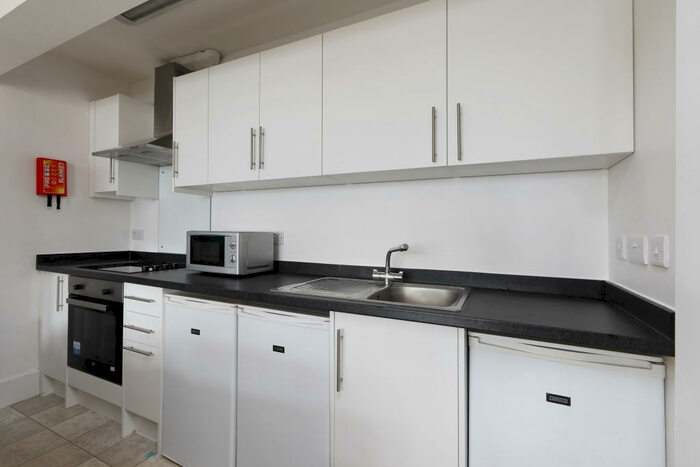 8 Bedroom Semi-Detached House To Rent In Eastbourne Road, BN2