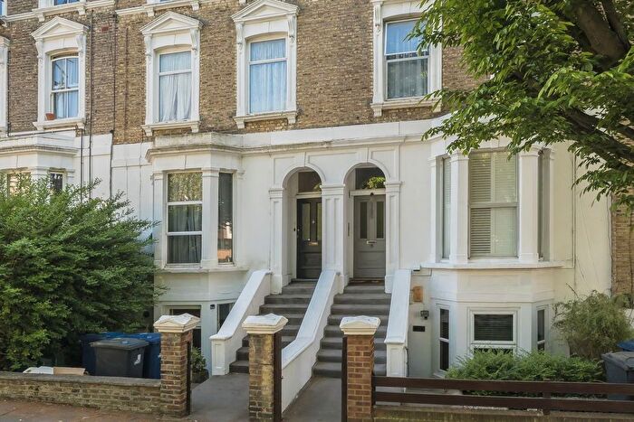2 Bedroom Flat To Rent In Burlington Gardens, Acton, W3