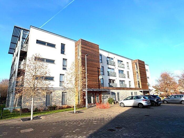 2 Bedroom Flat For Sale In Moonraker Square, Street, BA16