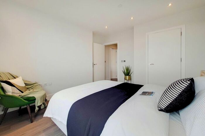 3 Bedroom Flat To Rent In Uncle Southall, Southall, London, UB2