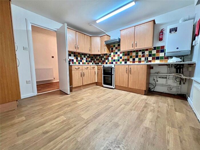 2 Bedroom Apartment To Rent In Tash Place, London, N11