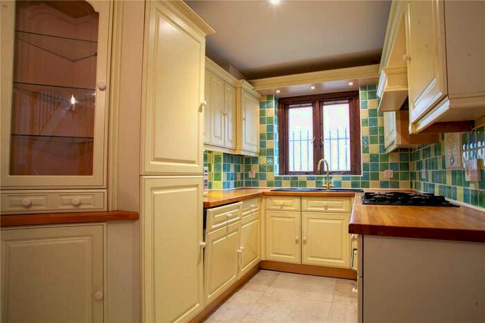 2 Bedroom Maisonette Flat To Rent In Grove Street, Bath, BA2