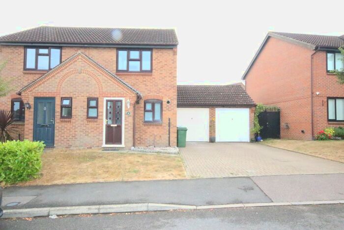 2 Bedroom Semi-Detached House To Rent In The Weavers, Allington, ME16