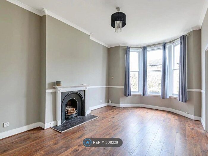 1 Bedroom Flat To Rent In Endlesham Road, London, SW12