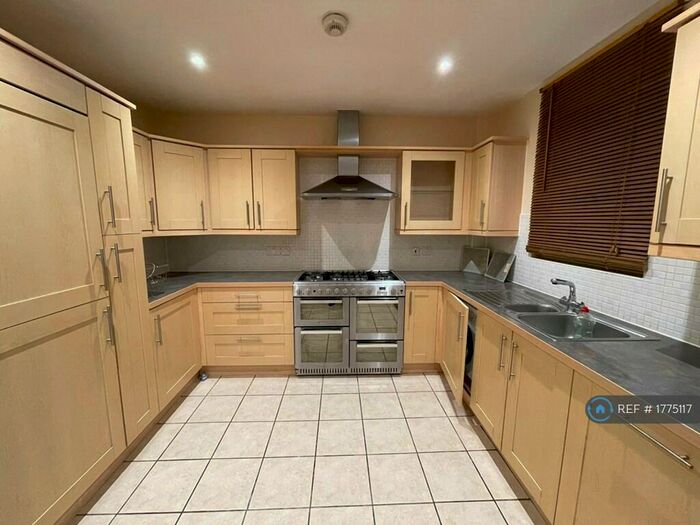 3 Bedroom End Of Terrace House To Rent In Garland Road, Colchester, CO2