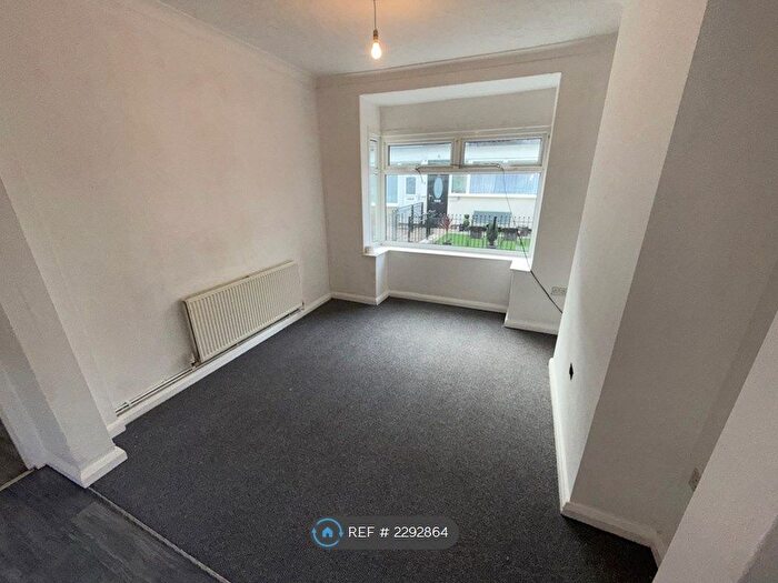 2 Bedroom End Of Terrace House To Rent In Estcourt Villas, Hull, HU9