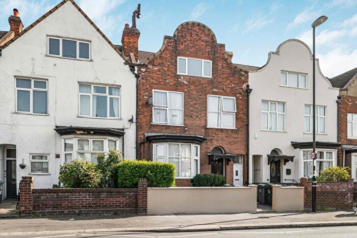 1 Bedroom Apartment For Sale In Melfort Road, Thornton Heath, CR7