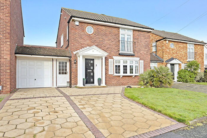 3 Bedroom Detached House To Rent In Alderton Rise, Loughton, IG10