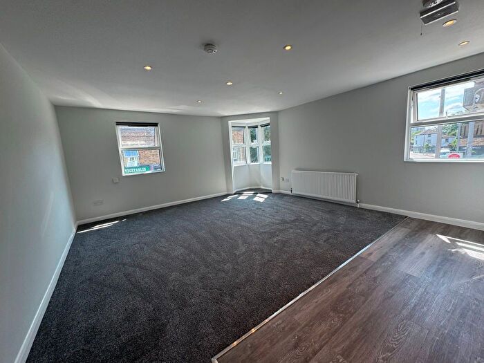 1 Bedroom Flat To Rent In Wood Street, E17