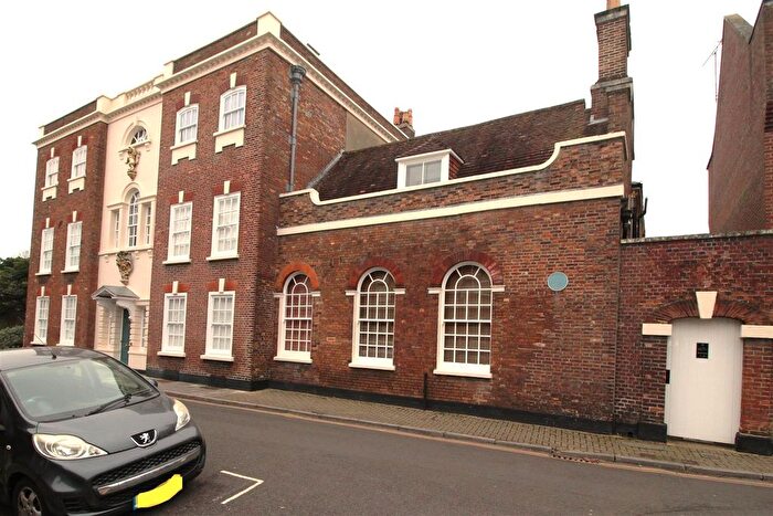 2 Bedroom Flat To Rent In Market Close, Poole, BH15