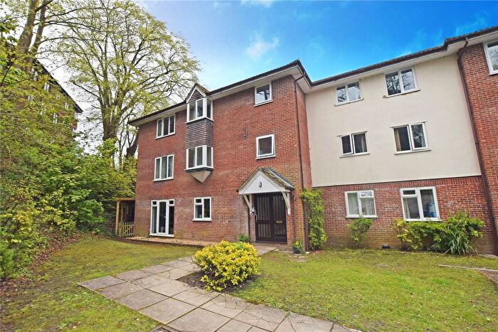 1 Bedroom Flat To Rent In Dickers Lane, Alton, Hampshire, GU34