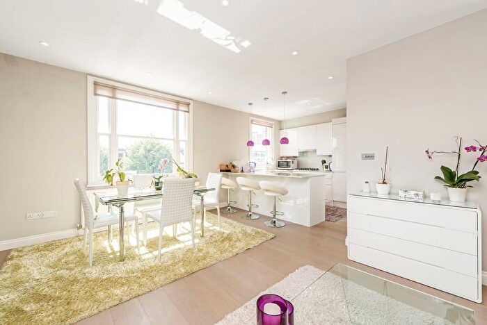 2 Bedroom Flat To Rent In Holland Road, London, W14