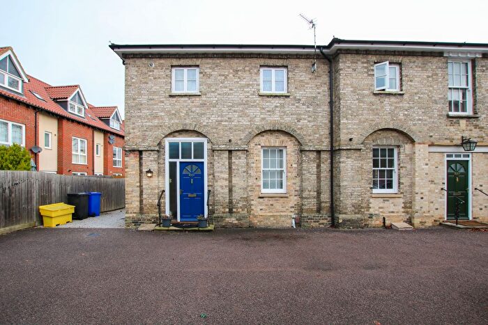 2 Bedroom Town House To Rent In High Street, Newmarket, CB8