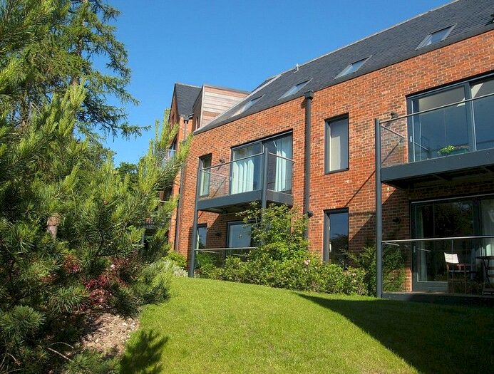 3 Bedroom Flat To Rent In Bereweeke Road, Winchester, Hampshire, SO22