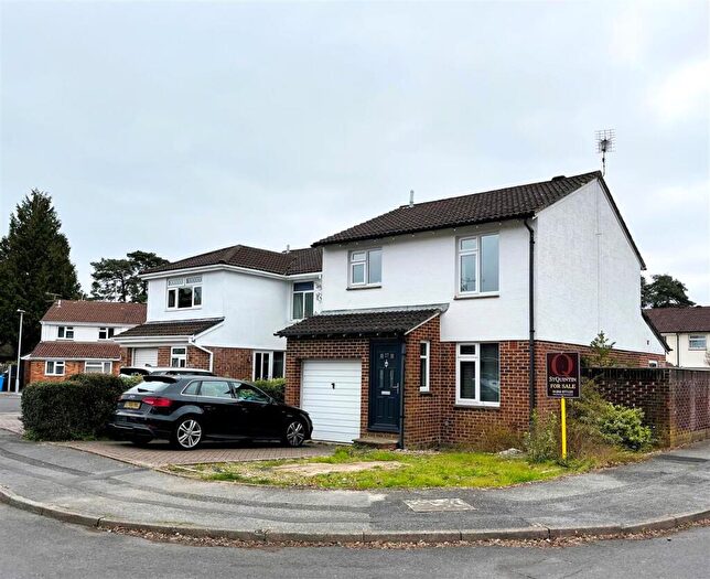 4 Bedroom Detached House For Sale In Nightjar Close, Poole, BH17