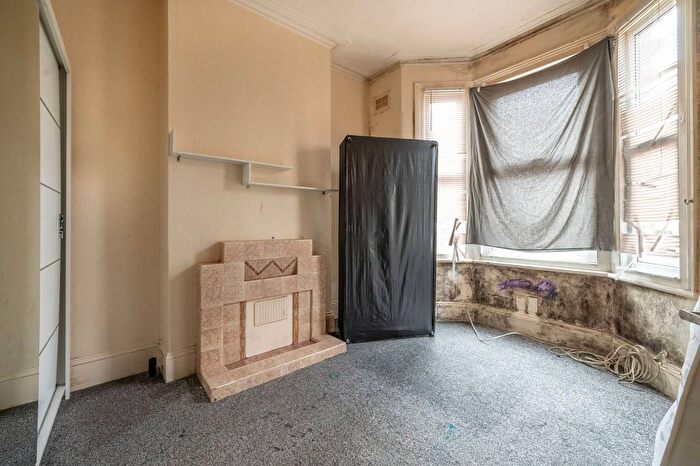 2 Bedroom Flat For Sale In Katherine Road, Forest Gate, London, E7