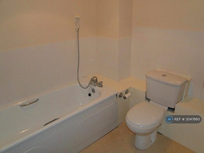 2 Bedroom Flat To Rent In Kathleen Road, Southampton, SO19