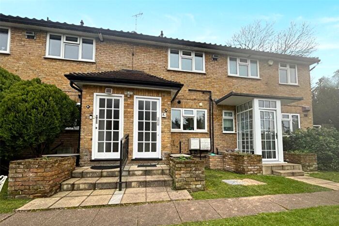 2 Bedroom Apartment To Rent In Belvedere Close, Esher, Surrey, KT10